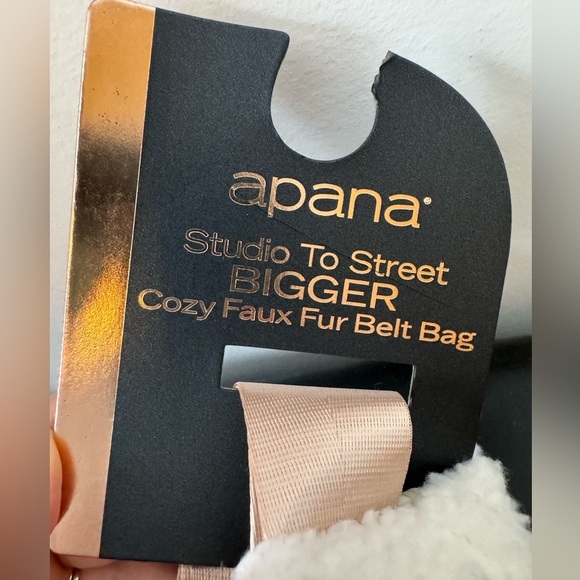 APANA SHERPA Cozy White Fur FANNY Belt Bag PACK NWT - Picture 6 of 8